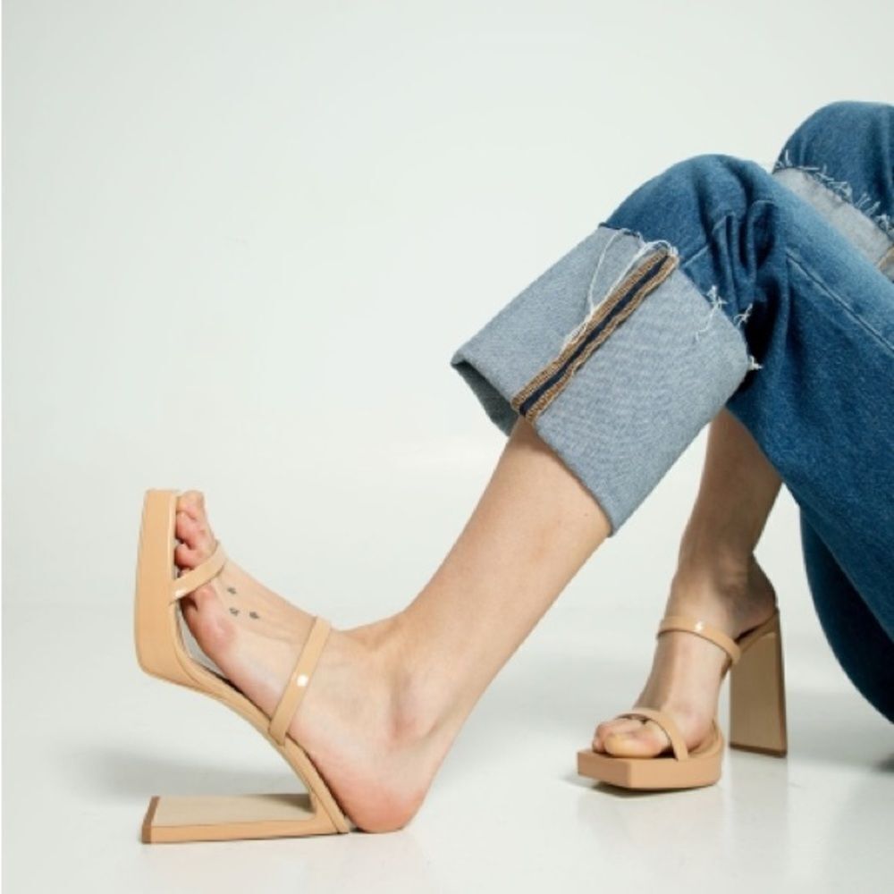 HUSTLER NUDE BY JEFFREY CAMPBELL